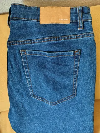 Lote 4 Pantalones Vaqueros, 1 de ellos Levi's