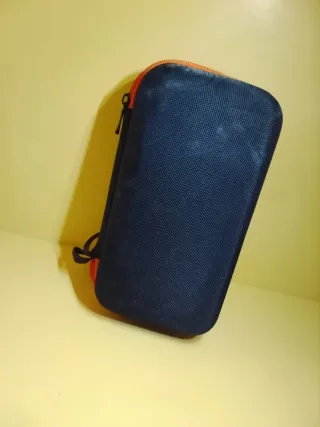 Funda negra pequeña