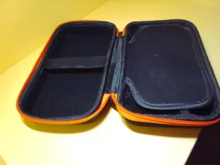 Funda negra pequeña