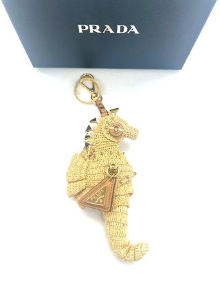 llavero caballito de mar Prada
