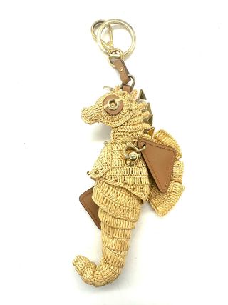 llavero caballito de mar Prada