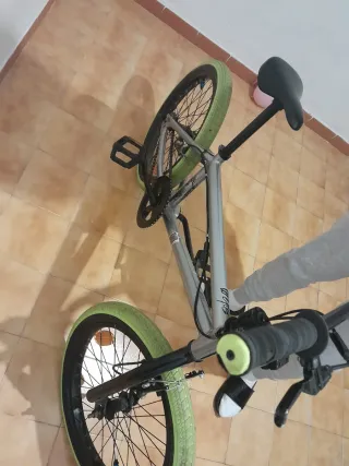 Bicicleta BMX verde