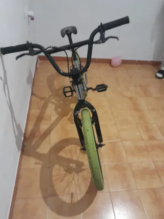 Bicicleta BMX verde