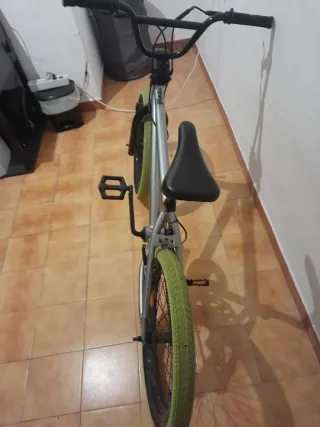 Bicicleta BMX verde