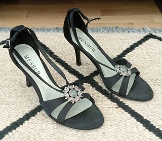 Sandalias tacón Menbur negras joya como nuevas