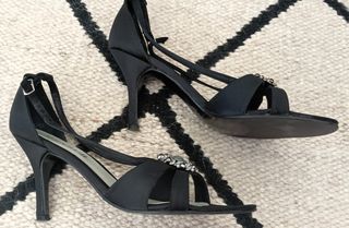 Sandalias tacón Menbur negras joya como nuevas