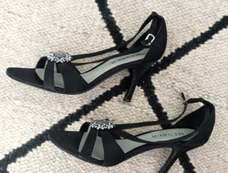 Sandalias tacón Menbur negras joya como nuevas