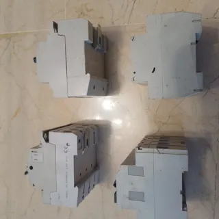 4 Interruptores Diferenciales Merlin Gerin y Hager