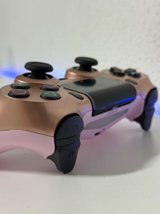 MANDO DUALSHOCK 4 ROSADO DORADO - NUEVO