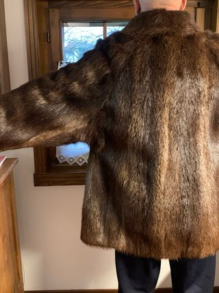 Pelliccia Unisex marrone e collo pelliccia