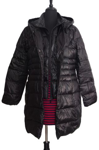 Abrigo acolchado plumas negro con capucha