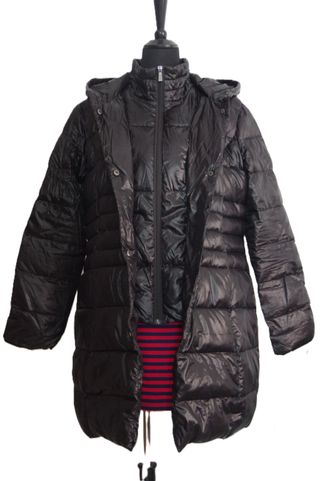 Abrigo acolchado plumas negro con capucha