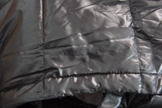 Abrigo acolchado plumas negro con capucha