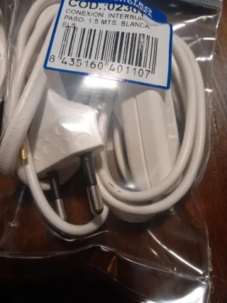 2 Cables con Interruptor y Enchufe para Lámparas