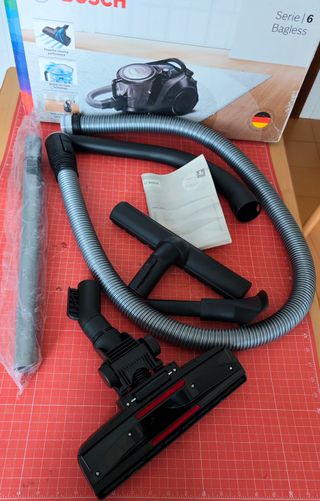 Aspirapolvere senza sacchetto Serie 6 BGS41K332