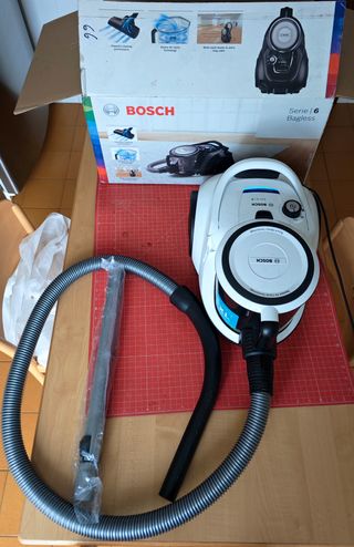 Aspirapolvere senza sacchetto Serie 6 BGS41K332