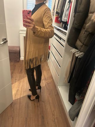 Chaqueta con flecos beige