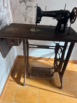 Máquina de coser Singer antigua