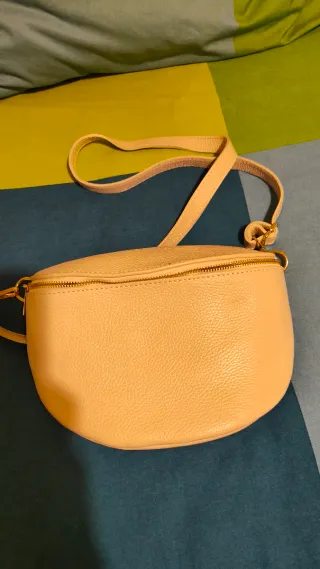 Bolso de piel beige