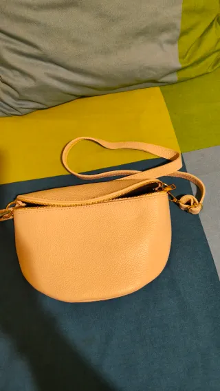Bolso de piel beige
