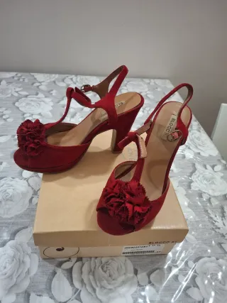 Scarpe rosse tacco alto con fiore Tg 37