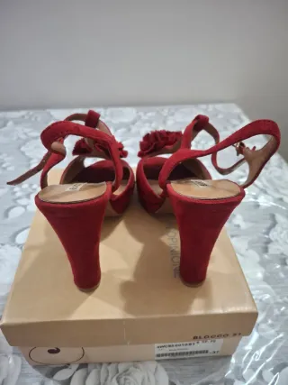 Scarpe rosse tacco alto con fiore Tg 37