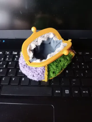 Monedero tejido a crochet
