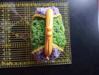 Monedero tejido a crochet