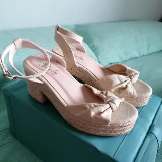 Sandalias esparto tacón beige