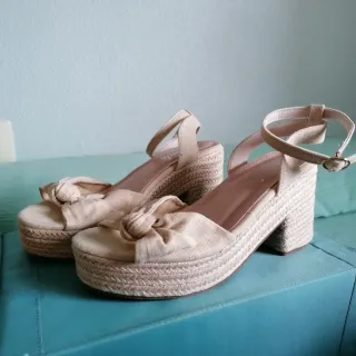 Sandalias esparto tacón beige