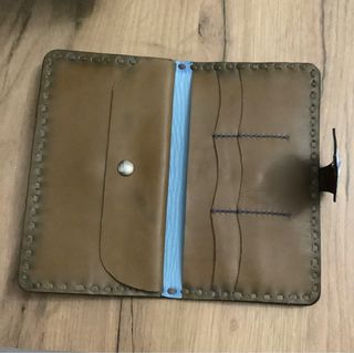 Cartera de piel grande con diseño zig-zag