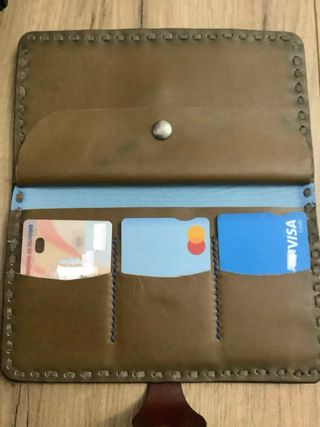 Cartera de piel grande con diseño zig-zag