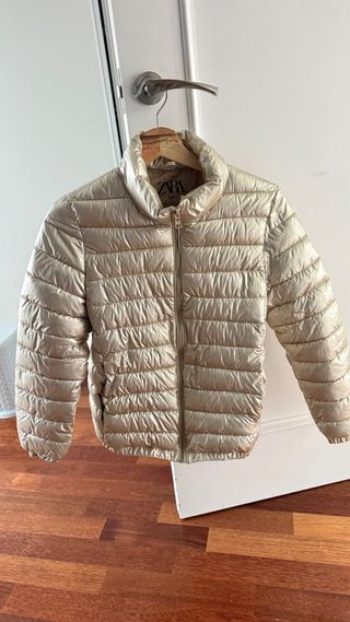Preciosa chaqueta Zara dorada 11-12 años