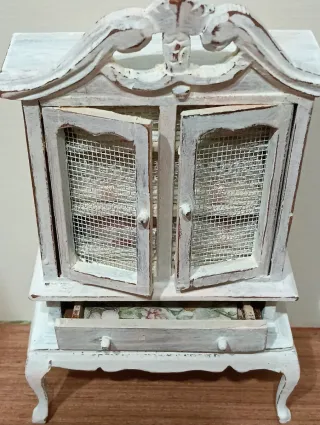 Mobile per bambole, stile shabby chic