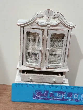 Mobile per bambole, stile shabby chic