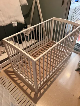 Cuna infantil con colchon - madera blanco