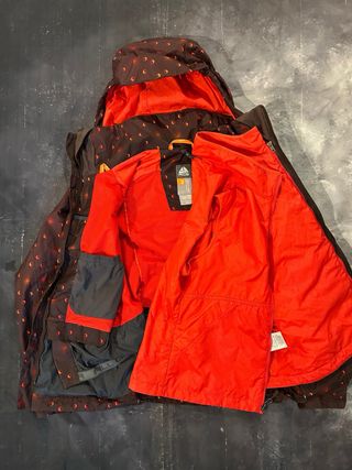 Giacca Nike ACG fantasia marrone e rossa