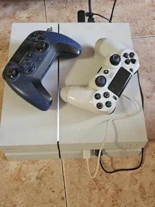 Consola PS4 + 2 Mandos