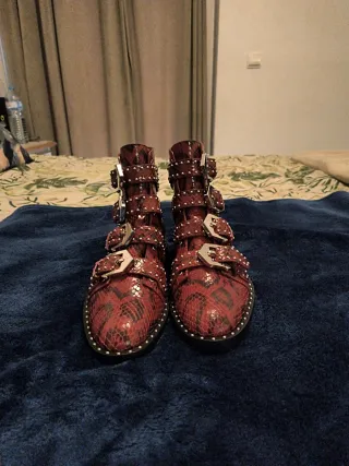 Stivali Givenchy in pelle con serratura a scatto