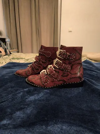 Stivali Givenchy in pelle con serratura a scatto