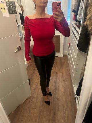 Camiseta cuello barco roja