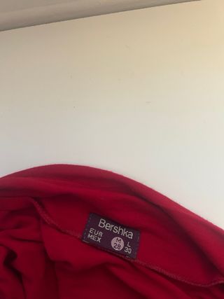 Camiseta cuello barco roja