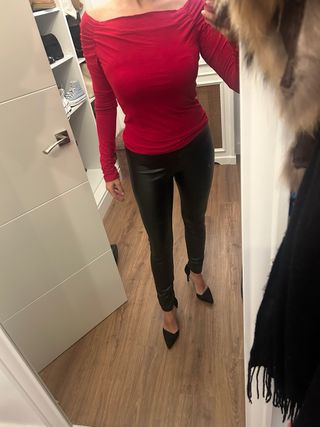 Camiseta cuello barco roja