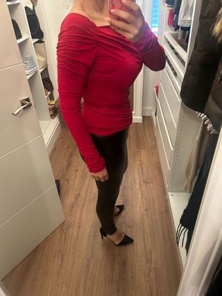 Camiseta cuello barco roja