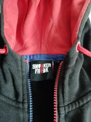 Sudadera con capucha hombre negra y roja