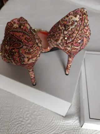 Zapatos de fiesta con pedrería