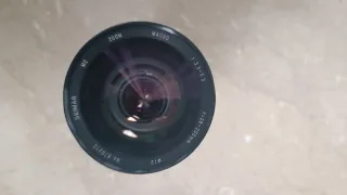 Cámara Olympus OM10 con objetivos, flax y bolsa