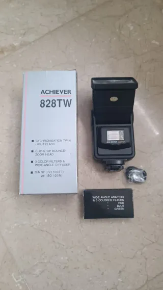 Cámara Olympus OM10 con objetivos, flax y bolsa