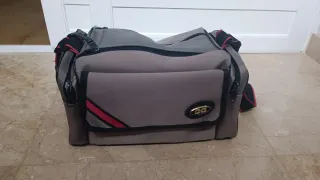 Cámara Olympus OM10 con objetivos, flax y bolsa