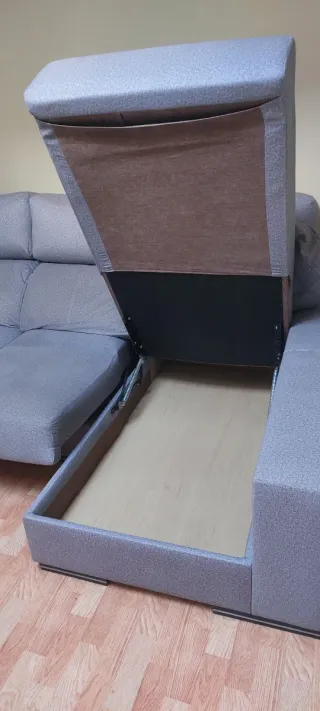 Sofá chaiselong gris tela